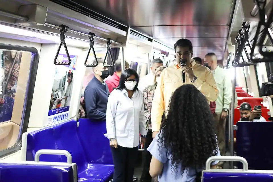 ¡LANZA PLAN PARA RECUPERARLO! Maduro no quiere buhoneros en el Metro y pide reubicarlos