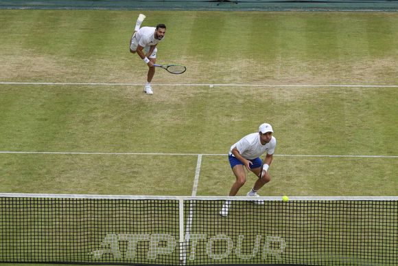 Zeballos jugará la final en Halle y Comeseña la semi de Corrientes