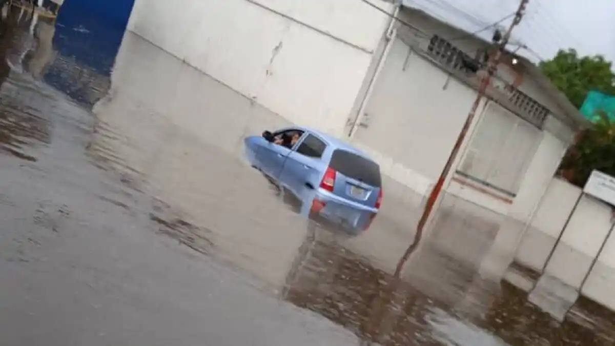 LAS LLUVIAS SIGUEN CAUSANDO ESTRAGOS: hay inundaciones y derrumbes en 6 estados