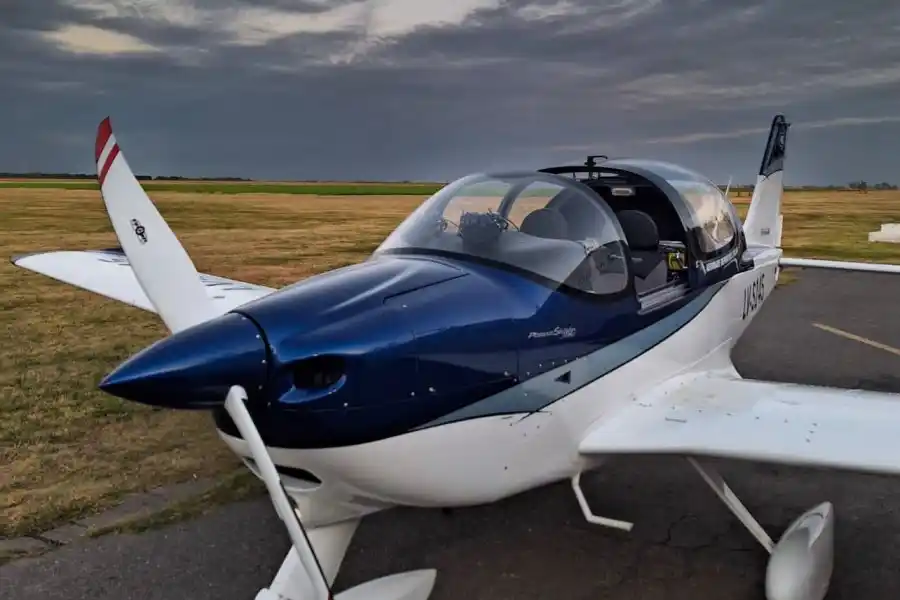 La escuela de vuelo del Aero Club de Rafaela ya cuenta con una nueva unidad. Se trata de un avión Tecnam P2002 MKII. 