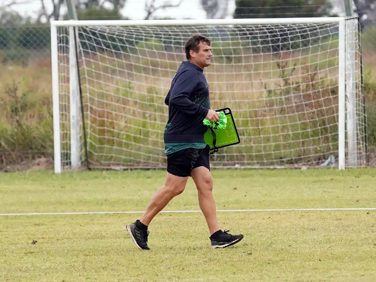 Armando ajusta los últimos detalles