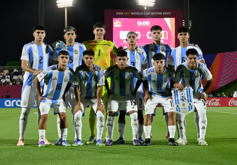 El partido parecía controlado porque el dominio del balón, la posesión y la ventaja en el marcador eran para la Argentina en el primer tiempo.