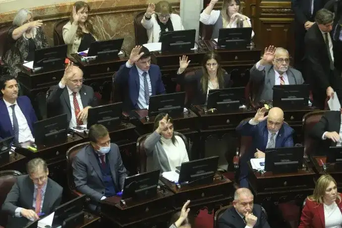 Senadores de la LLA.