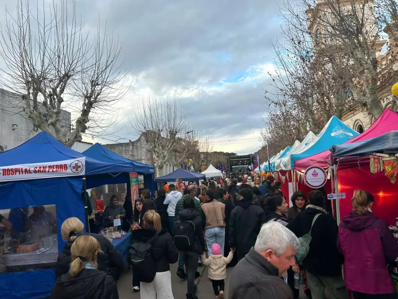 Miles de sampedrinos y turistas pasaron por el evento e la primera jornada.