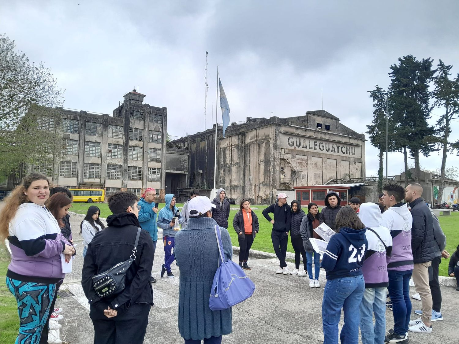 Alumnos de Federación recorrieron nuestra ciudad y conocieron los secretos y la historia de Gualeguaychú