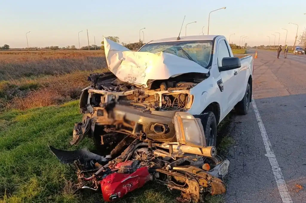 Tragedia en la región: murió un motociclista en un violento choque contra una camioneta