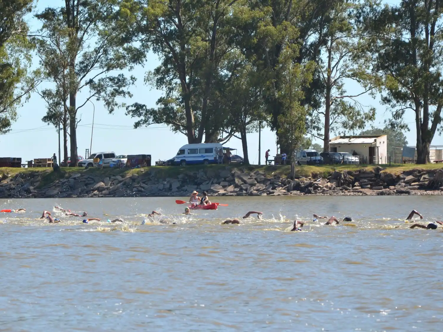 La laguna de Villa Cañás volverá a reunir a deportistas de toda la región.