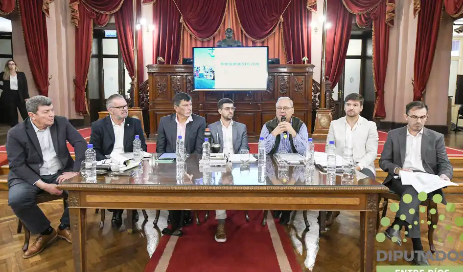 Funcionarios del Ministerio de Planeamiento debatieron en comisión el presupuesto para obra pública