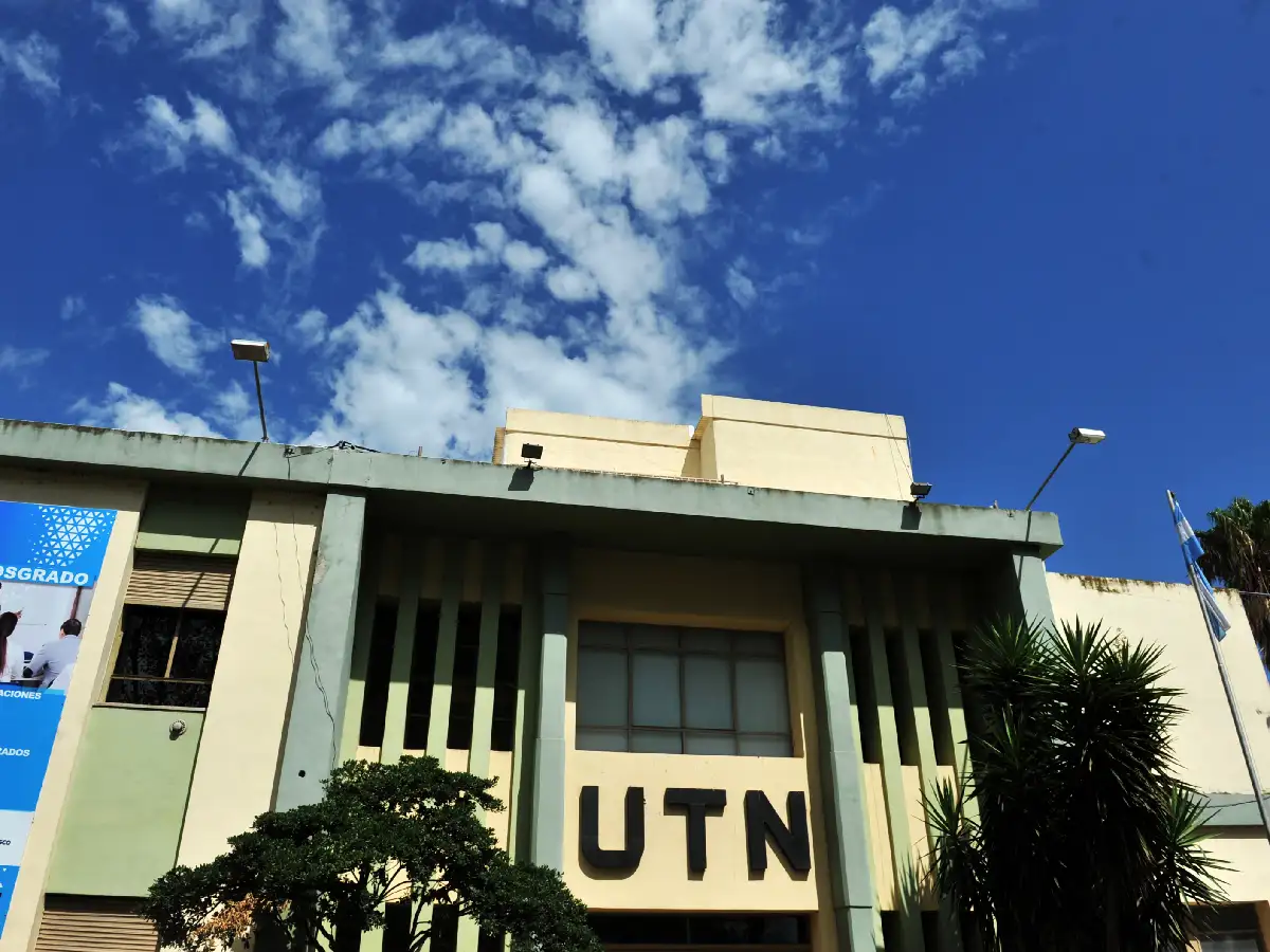 Abrazo a la UTN en defensa de la educación pública