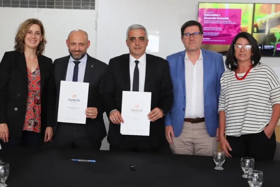 Provincia firmó un acuerdo con la UNR para invertir $ 150 millones en impulsar proyectos científicos