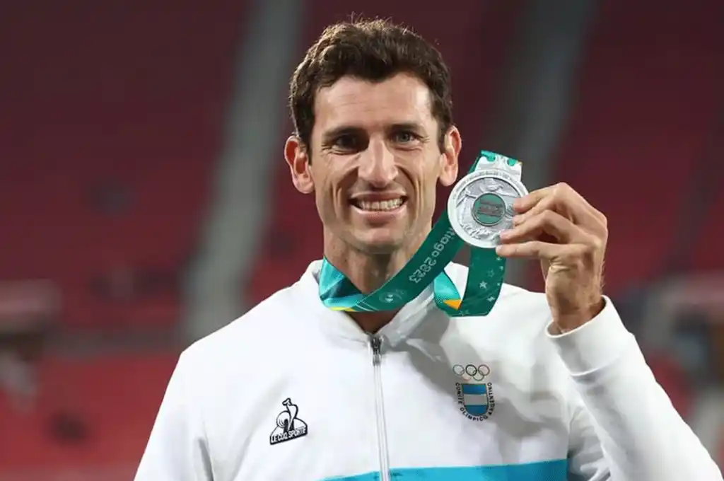 Germán Chiaraviglio y su última gran alegría deportiva: la medalla de plata en Santiago 2023. (@gerchiara)