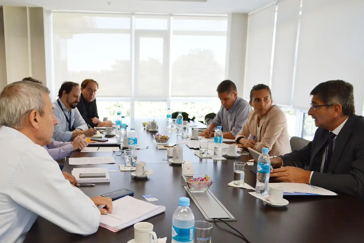 El gobierno gestiona nuevos acuerdos con Arsat para completar el tendido de fibra óptica y de TDA