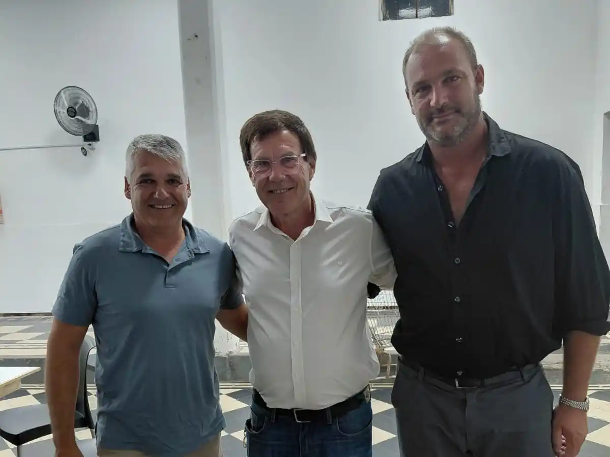 Patricio Bertone (delegado de Oriente), Juan Carlos Chalde (intendente de Coronel Dorrego) y Silvio Traverso (subdelegado de Marisol)