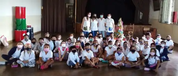 Emotiva iniciativa navideña de alumnos de la Esc. Nº8 "Miguel Laurencena"