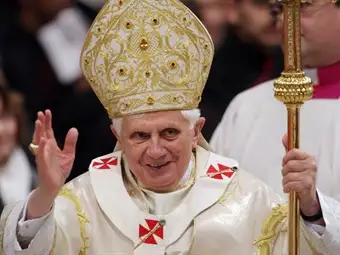 Benedicto XVI indultó a ex mayordomo que robó documentos papales