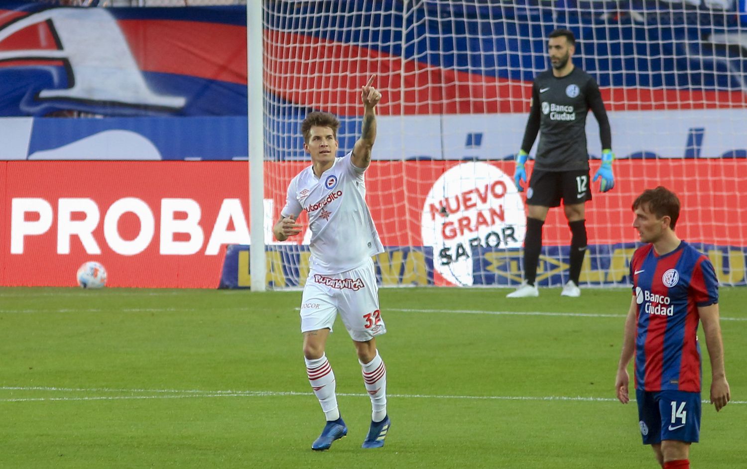 Argentinos lastimó a un San Lorenzo sin respuesta