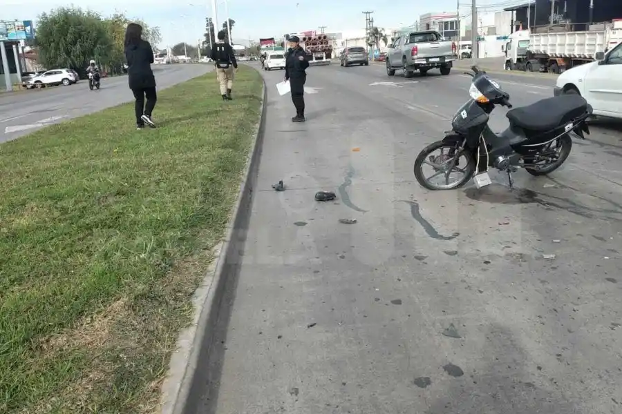 Grave accidente en Ruta 34 y Bolivar: un motociclista  fue trasladado inconsciente por el servicio de emergencias