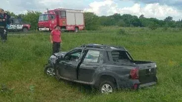 Una mujer murió en un choque entre una camioneta y un camión en la autopista Rosario-Córdoba