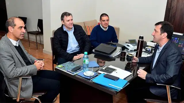La provincia busca administrar el tendido de red de fibra óptica
