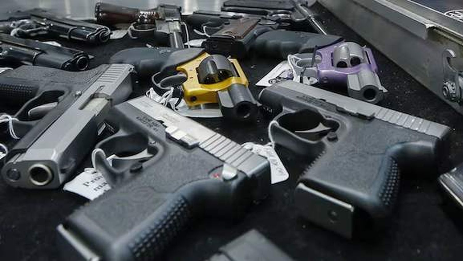 El Poder Ejecutivo firmó un decreto que baja la edad de portabilidad de armas.