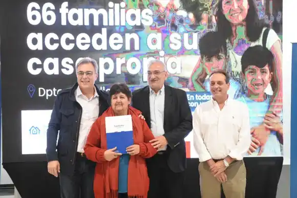 Familias rafaelinas y de la región recibieron las escrituras de sus viviendas
