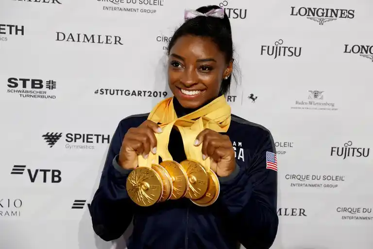 Doble salto mortal y dos giros: el sorprendente movimiento que intentó Simone Biles