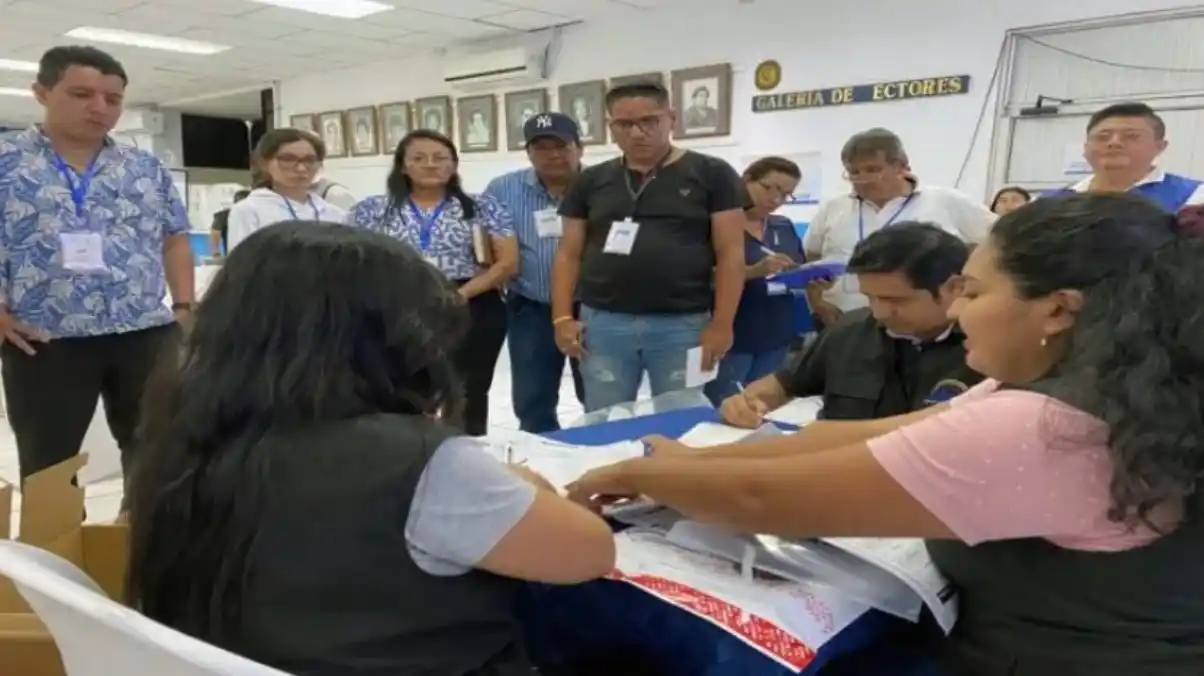 OEA contradice a Noboa y dice que las elecciones en Ecuador fueron transparentes