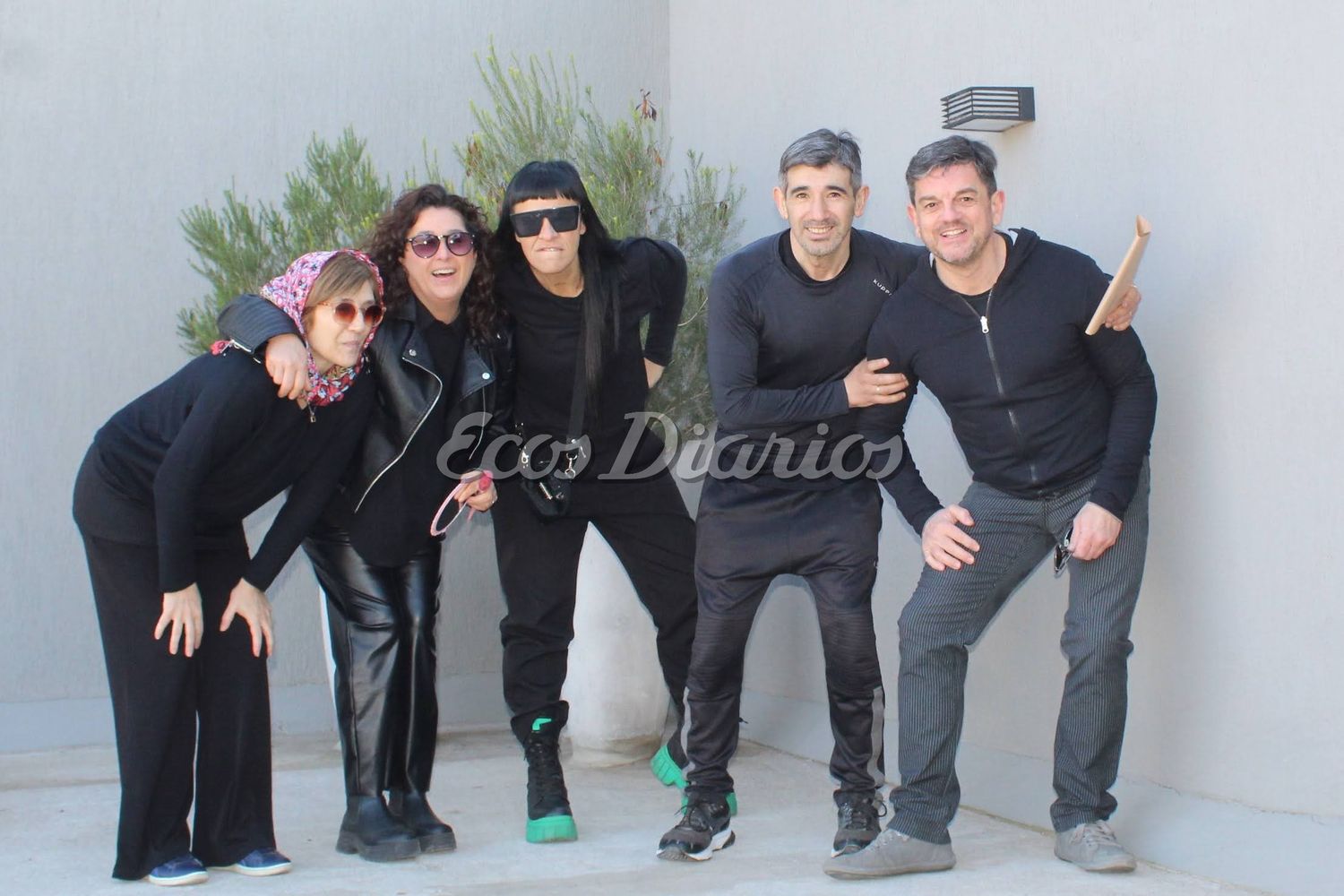 Elenco de “Compulsivos”. Nacho Fernández, Verónica Frechero, Karina Nicolás, Silvina Avendaño y Marcelo Bruno.