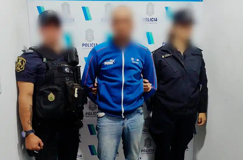 Le robaron el celular cuando cargaba gas y atrapó a uno de los delincuentes