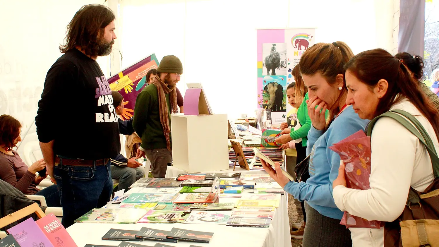 Últimos preparativos. Para la Feria del Libro