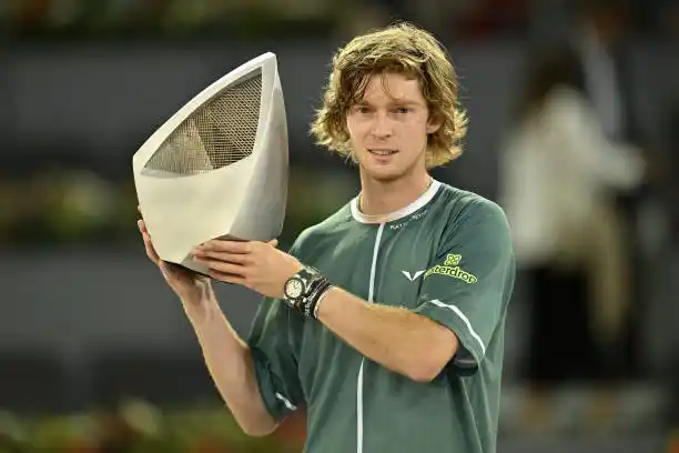 Rublev se quedó con la final ante Auger-Aliassime