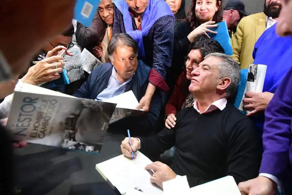 Presentan un libro en el PJ Gualeguay con la presencia de Sergio Urribarri