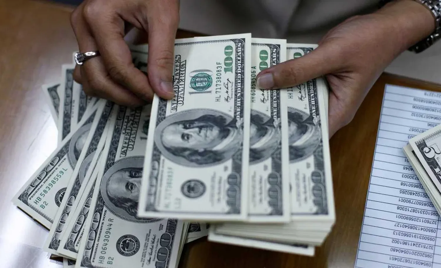 Tras la salida del cepo, los depósitos en dólares subieron en más de US$ 1.000 millones