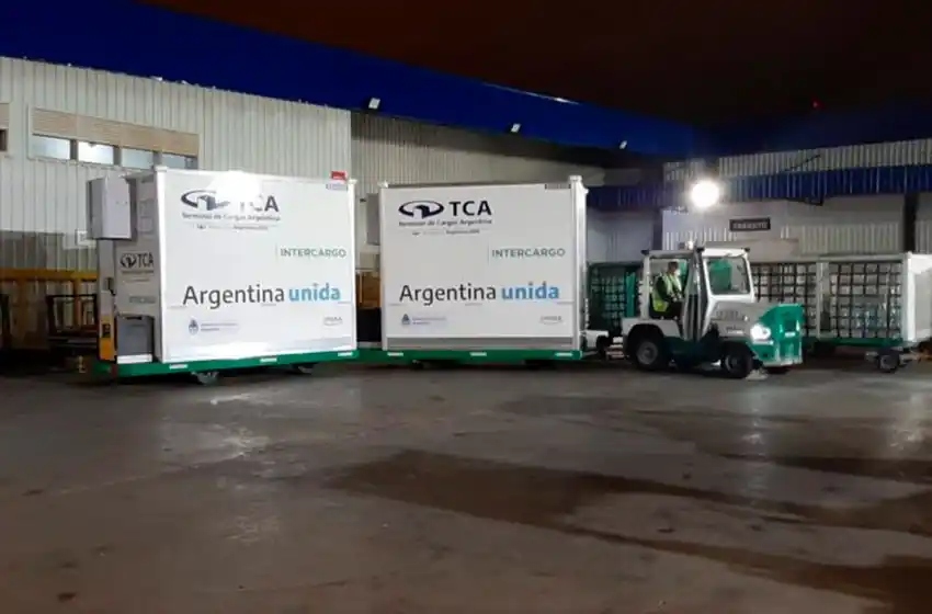 Llegaron al país 580.000 dosis de la vacuna Covishield elaboradas en India