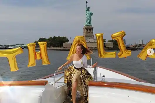 Thalía y su polémica falda de 197 mil pesos