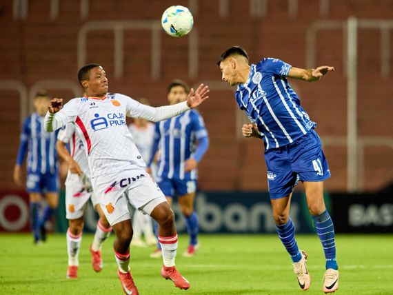 Godoy Cruz igualó y se quedó con el primer lugar