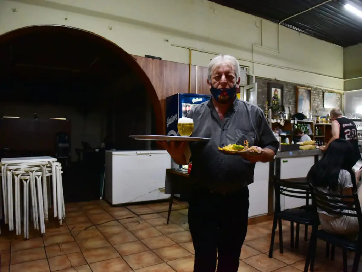  Los gastronómicos acordaron un aumento salarial del 34 %