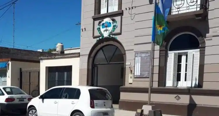 Intentaron robar una camioneta y mercadería y fueron aprehendidos