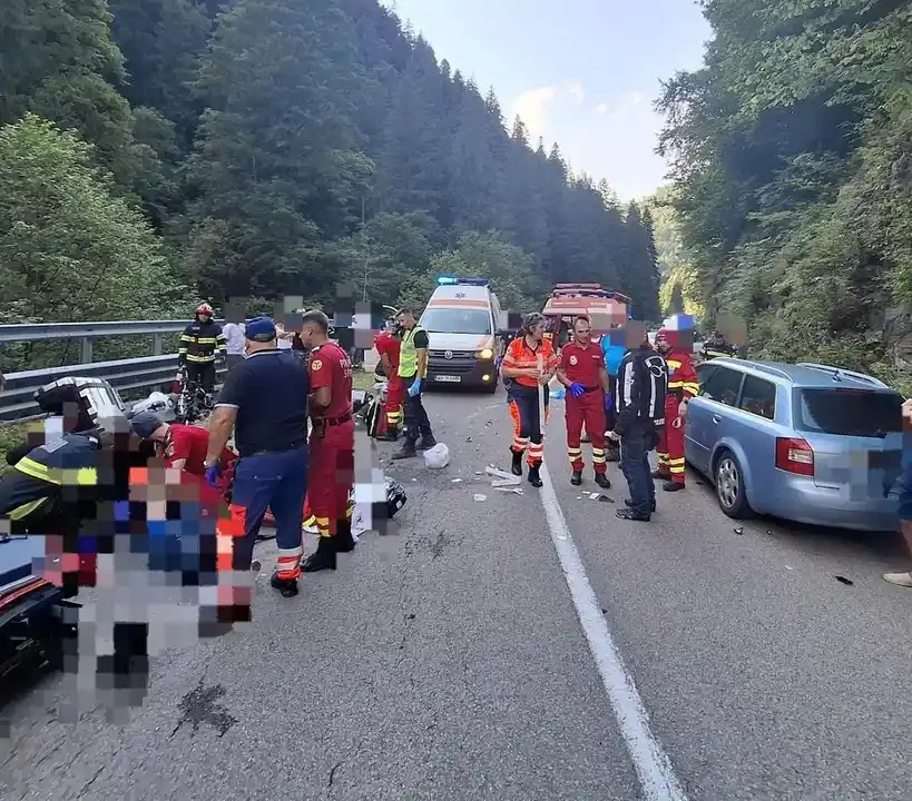 Circulaba en la ruta Transalpina, un lugar montañoso.
