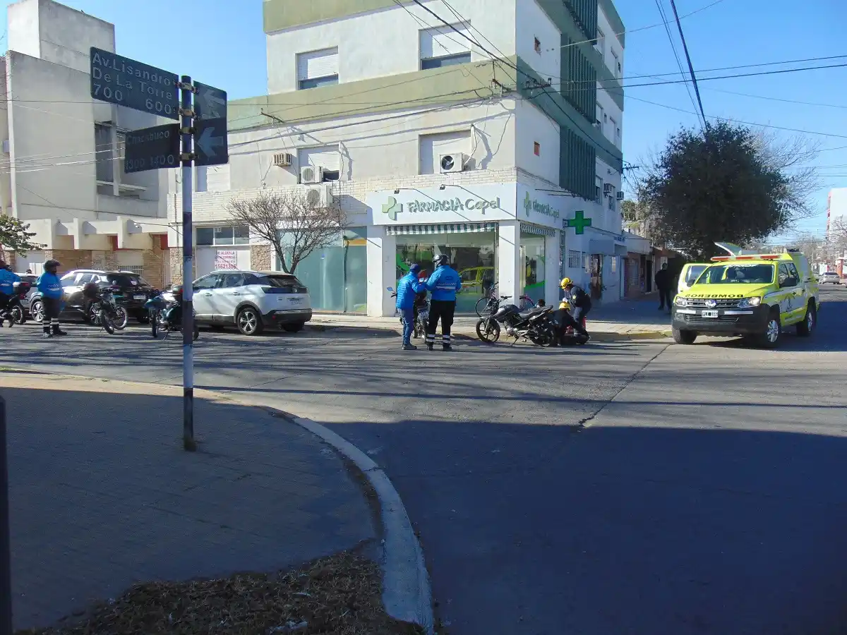 El conducto de la moto, un joven de 20 años sufrió lesiones.