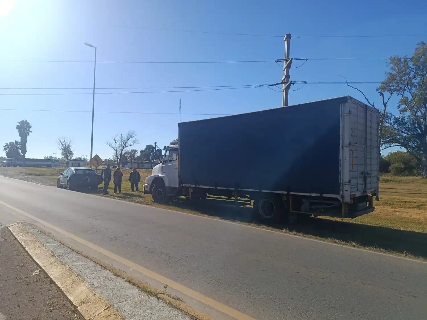 Choque entre un camión y un auto en el acceso norte de San Francisco