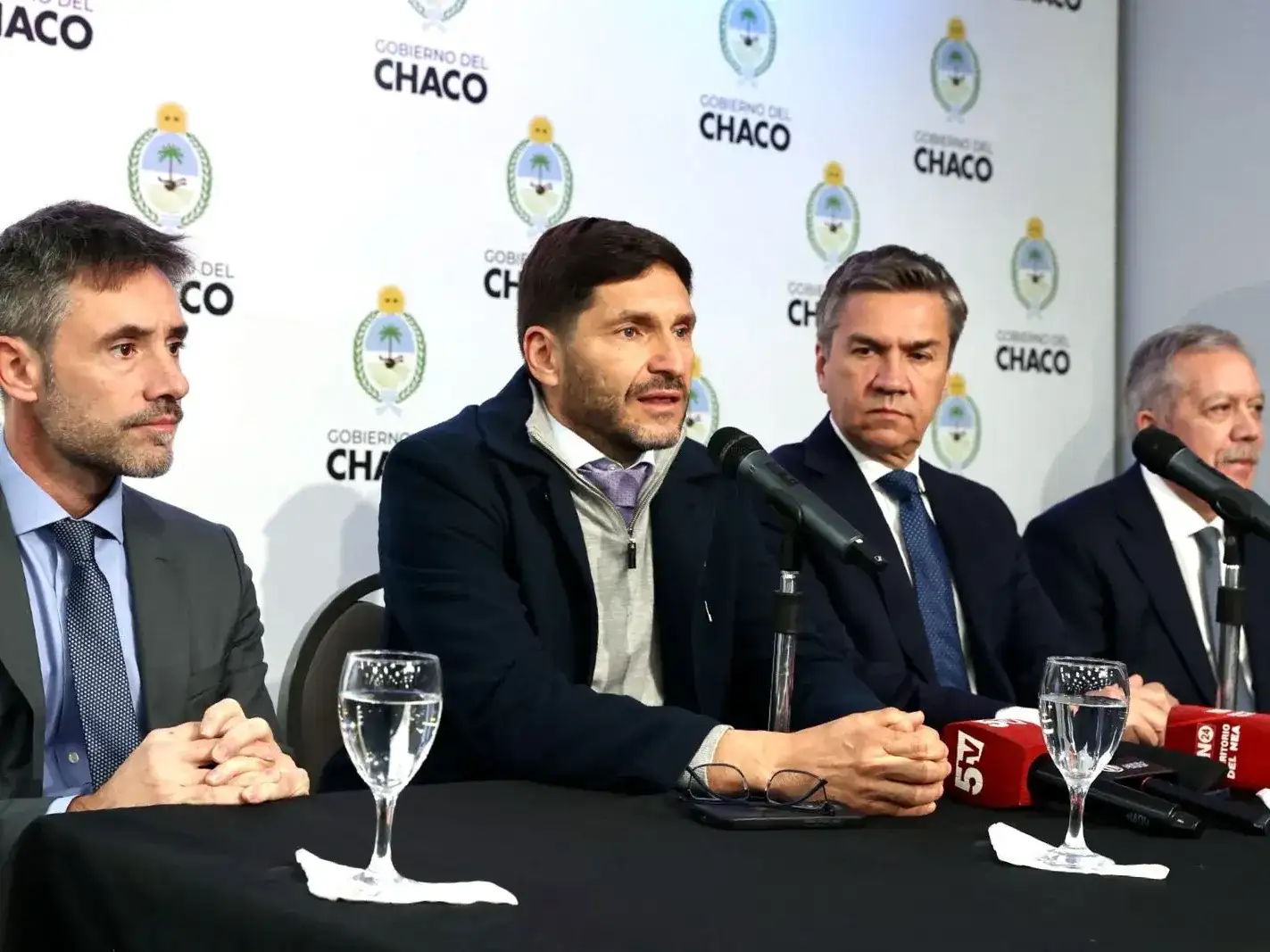 Durante el encuentro, Maximiliano Pullaro junto a sus pares de Chaco y Santiago del Estero