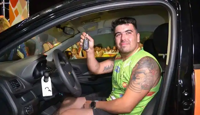 Julián Díaz, ganó el auto 0Km de la competencia atlética