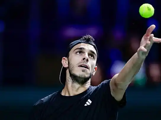 Cerúndolo no pudo con el N° 2 del mundo.