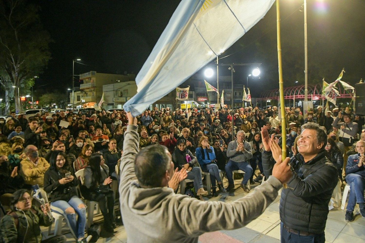 "Estamos divididos y no podemos tener un sueño común" reflexionó Manes durante su visita a la ciudad capital.