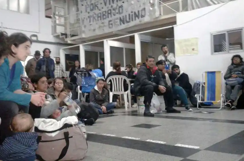 Toma en Desarrollo Social: "Desde el lunes que no llama el Ejecutivo"