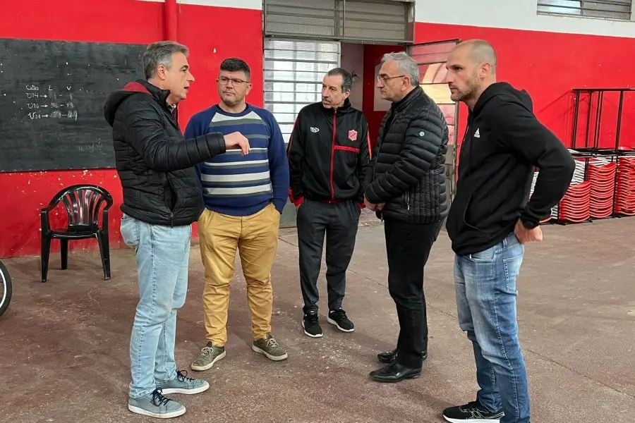 Castellano y Calvo entregaron un aporte económico al Club 9 de Julio
