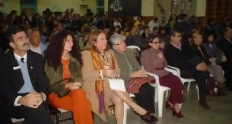 Escuela Media Nº 2 festejó 20 años de enseñanza