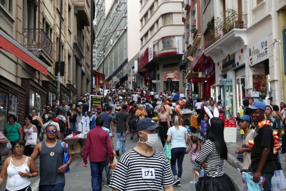 Principales ciudades de Brasil comienzan reapertura a pesar de ascenso de cifras por COVID-19