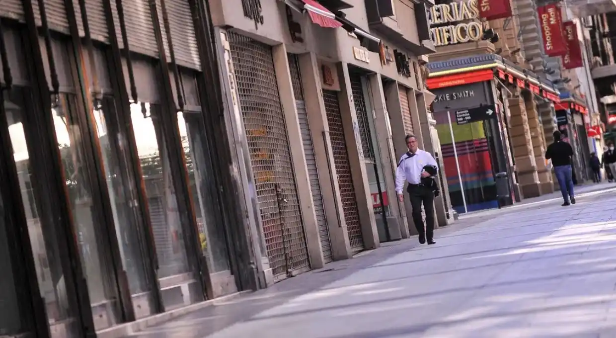 Se perdieron 30.000 empleos en el sector privado en marzo